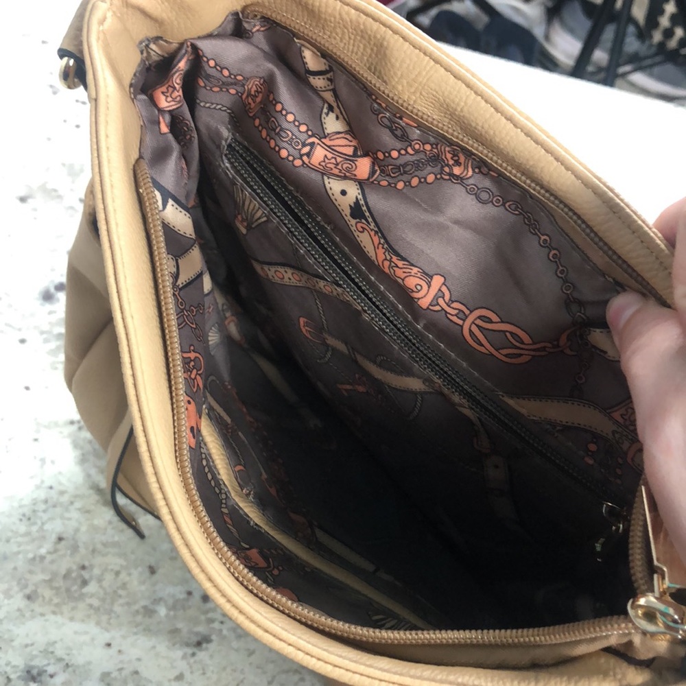 Backpack - Picture 6 of 8